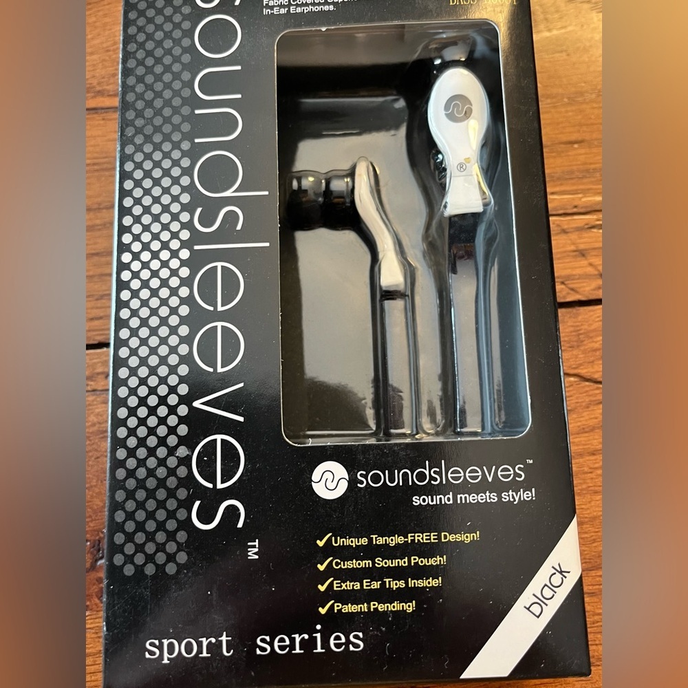 Soundsleeves, fabric covered in-ear earphones, black/white